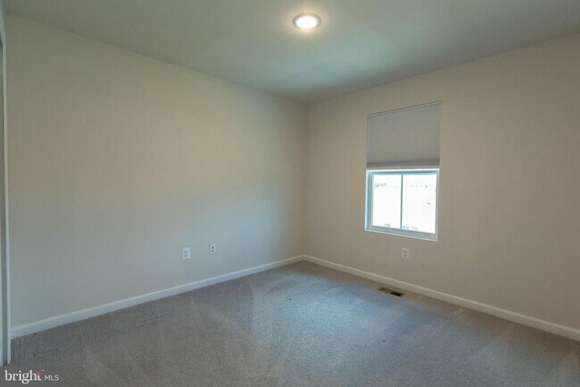 Building Photo - 37 Diving Scaup Rd