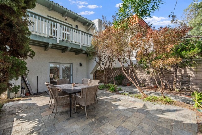 Building Photo - 516 Rosecrans Ave