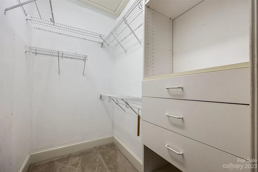 Building Photo - 127 N Tryon St