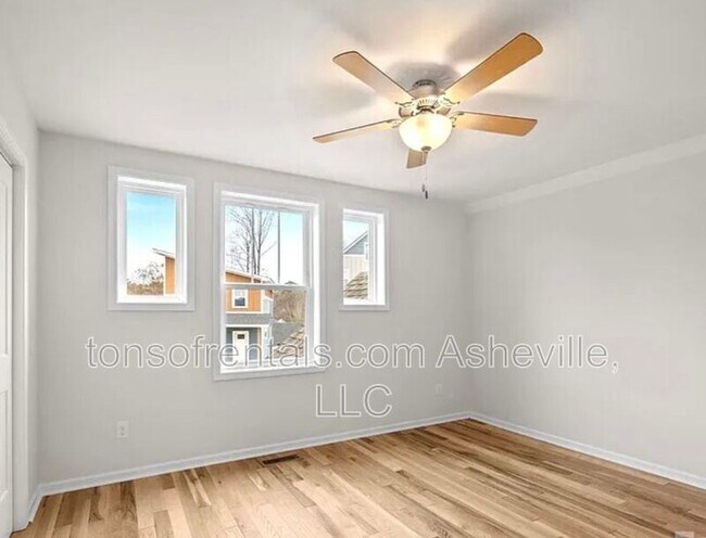 Building Photo - 7 Berry Crst Ln