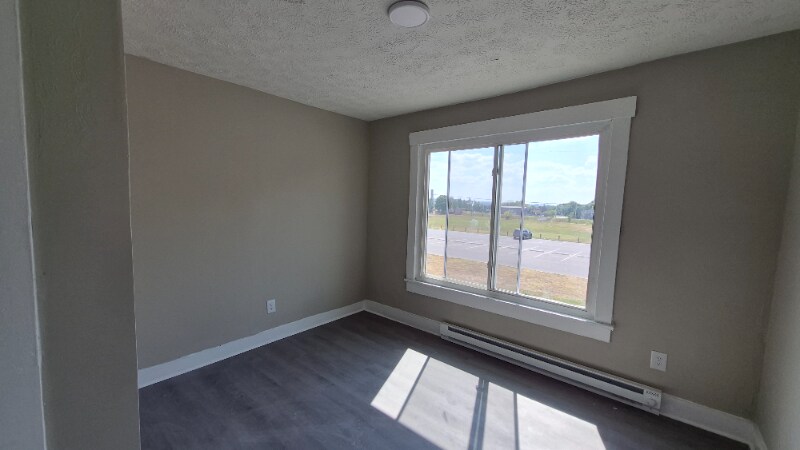 Building Photo - 912 Riverview Terrace