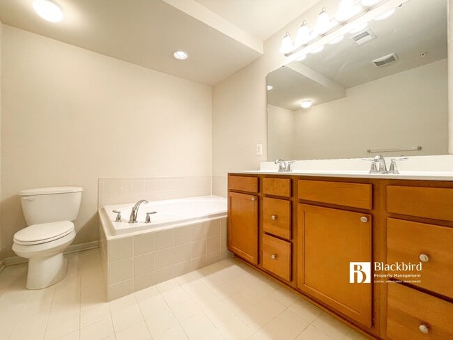 Building Photo - 3815 Hansberry Ct NE