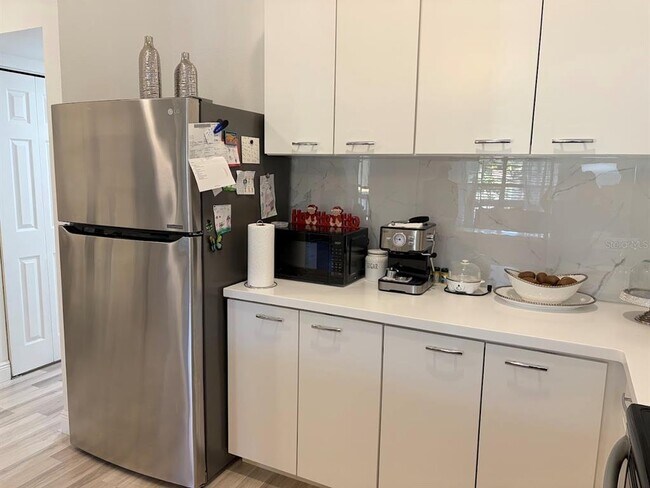 Building Photo - 2511 Hammock Ct