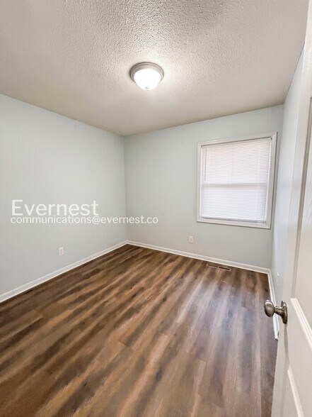 Building Photo - 275 Efird St