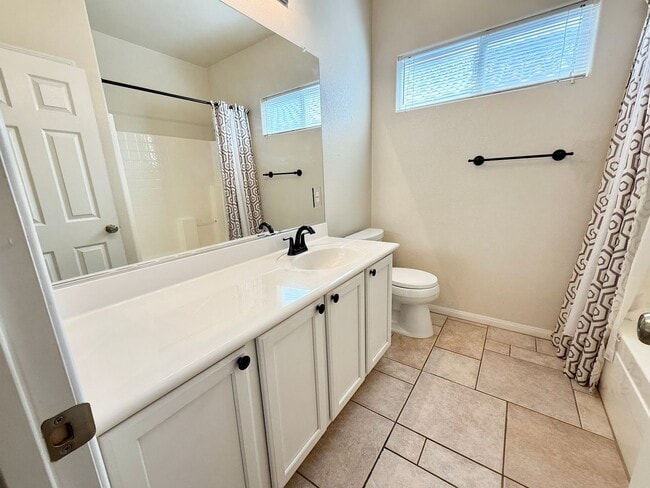 Building Photo - MOVE IN SPECIAL! FIRST TWO WEEKS RENT FREE...