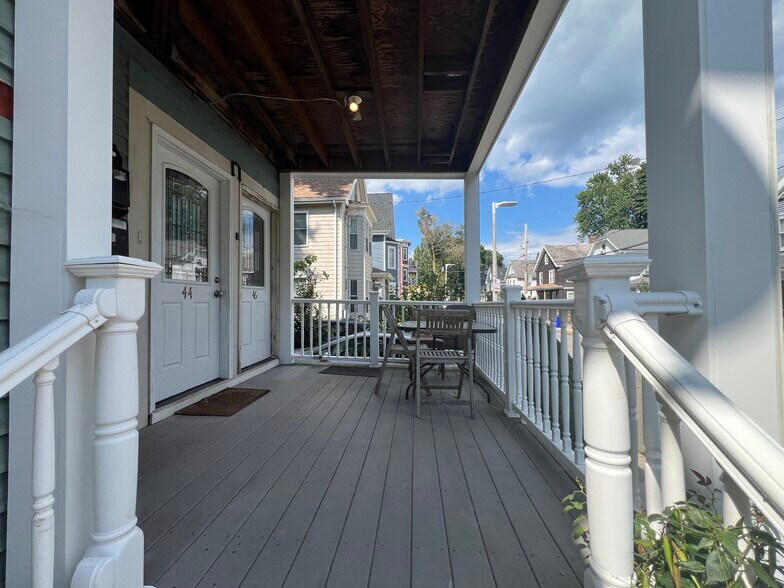 Building Photo - 44 Tuttle St