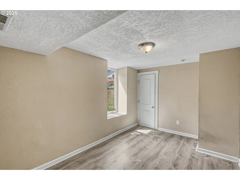 Building Photo - 3801 NE 82nd Ave