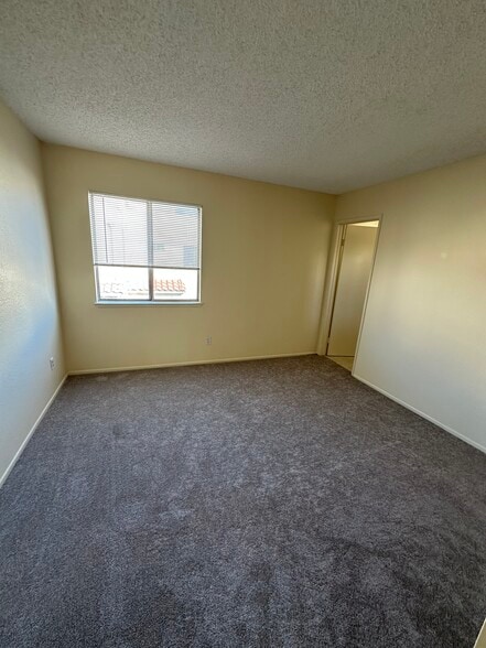 Building Photo - 2046 S Bon View Ave