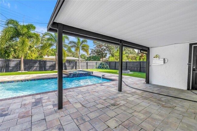 Building Photo - 4891 Venetian Blvd NE