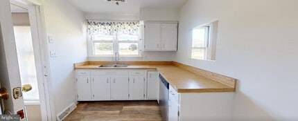 Building Photo - 10879 Clarksville Pike