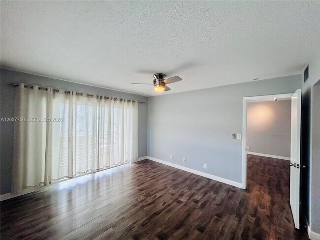 Building Photo - 2300 Park Ln
