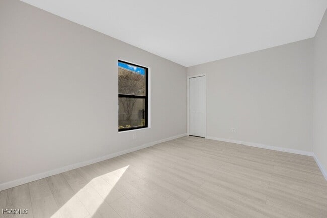 Building Photo - 5113 SW 15th Pl