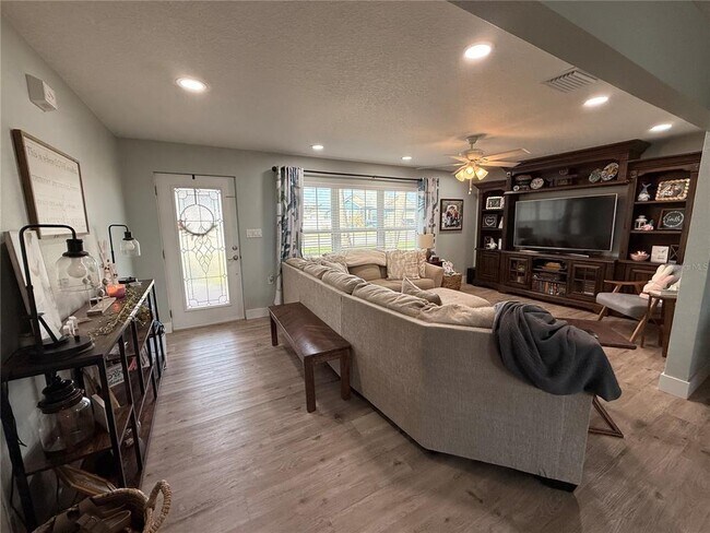 Building Photo - 360 Palm Cir