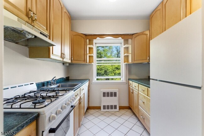 Building Photo - 415 Claremont Ave