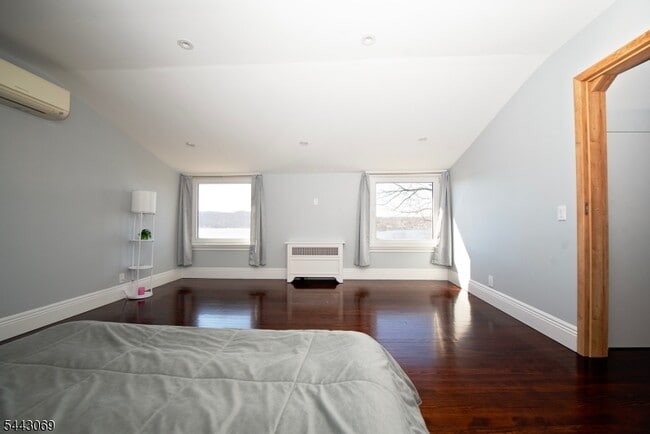 Building Photo - 6 Lakeview Terrace