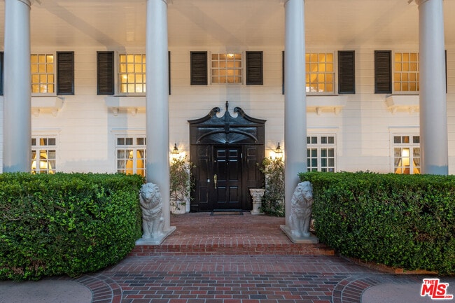 Building Photo - 1148 Coldwater Canyon Dr