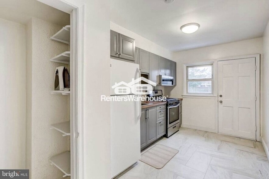 Building Photo - 3219 Taylor Ave