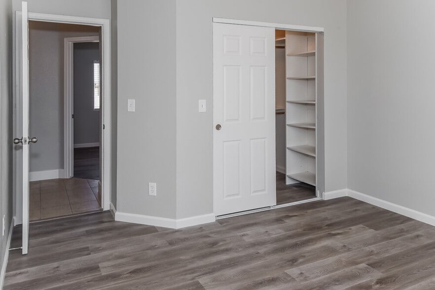 Building Photo - 5004 Crystal Breeze Ln