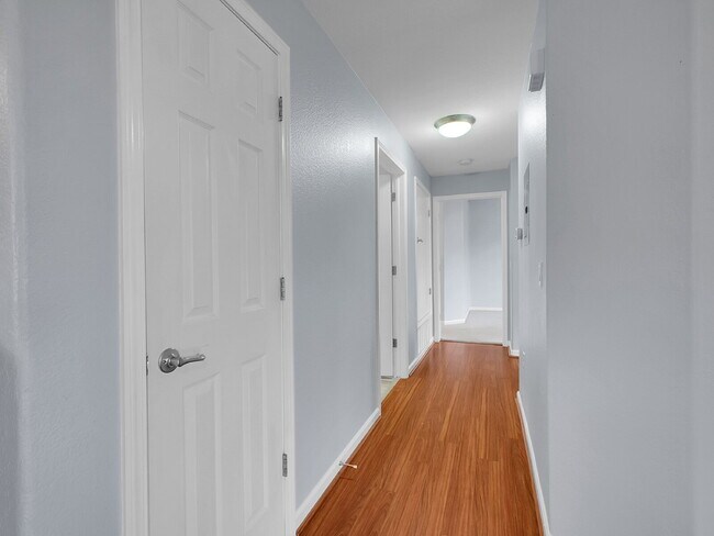 Building Photo - $1,750.00, Gorgeous 2-bed, 2-bath condo located in Aurora.