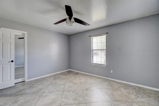 Building Photo - 1209 SW 113th St