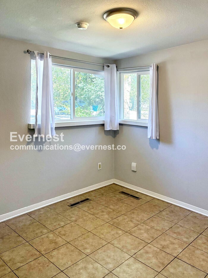 Building Photo - 621 W Prospect Rd