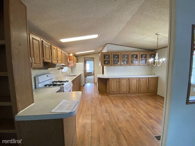 Building Photo - 3 br, 2 bath Mobile Home - 10522 View Ave....