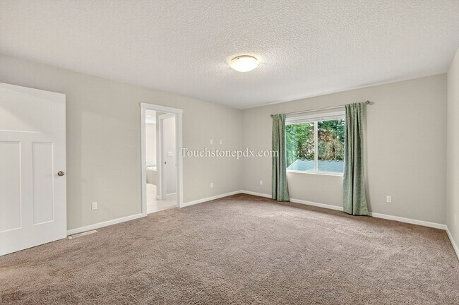 Building Photo - Modern 3BD | 2.5 BA Happy Valley Home On Corner Lot!