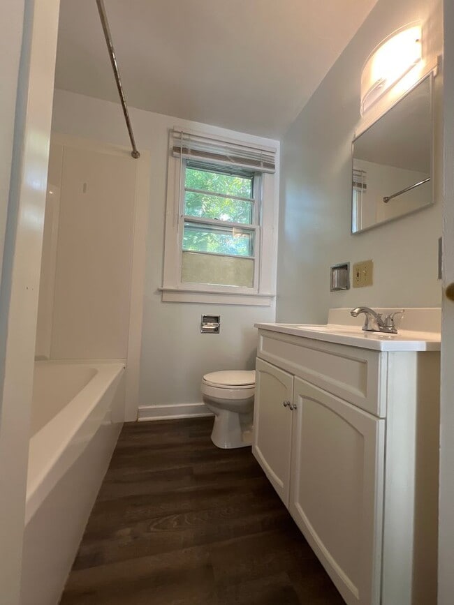 Building Photo - 4 Bedroom Available August 2026! Monthly r...