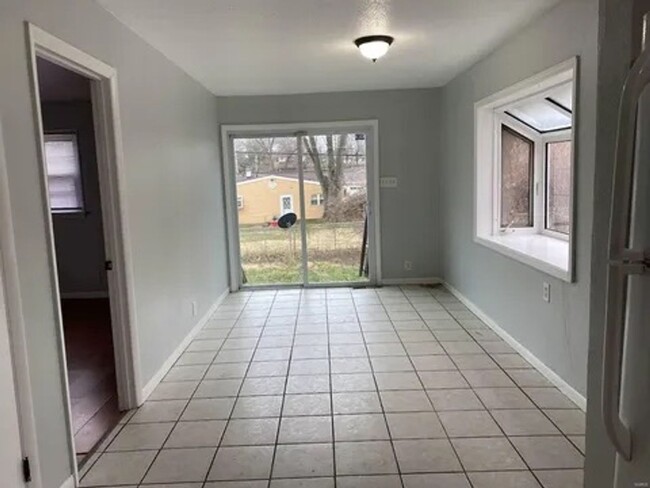 Building Photo - Cozy 3-Bedroom Home – $1,550/mo – Move-In ...