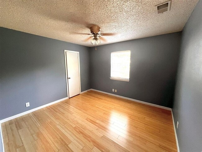 Building Photo - 3503 Southridge Dr