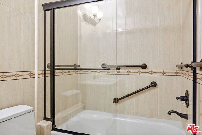 Building Photo - 1050 N Edinburgh Ave