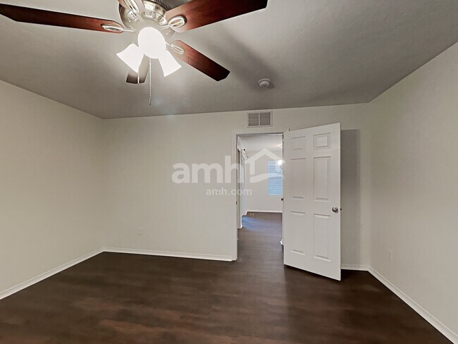 Building Photo - 4541 N Elsinore Ave