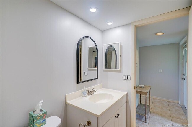 Building Photo - 5539 NE Gulfstream Way