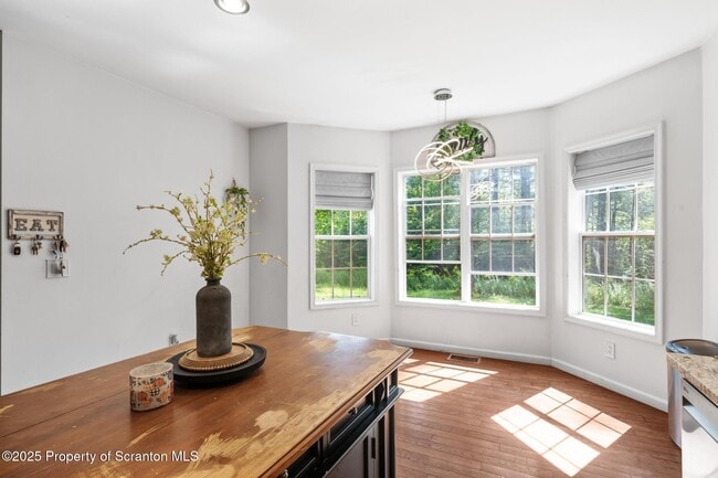 Building Photo - 32 Pine Tree Dr