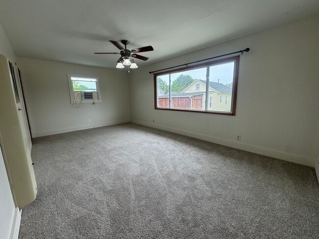 Building Photo - Cozy, Convenient Nothside 2 Bedroom Apartm...