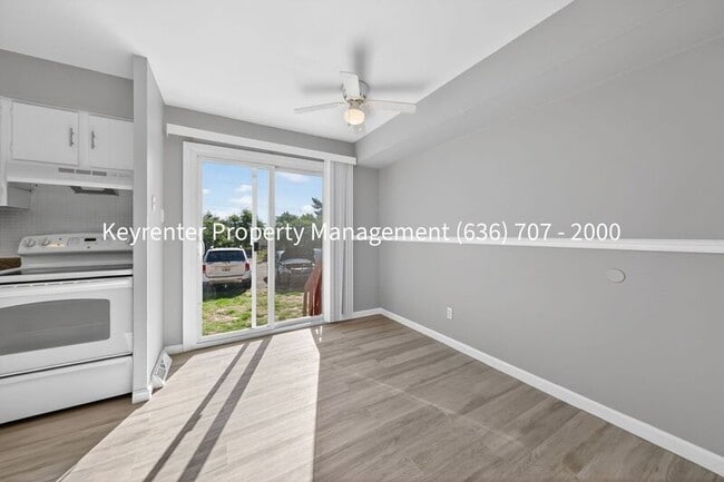 Building Photo - 924 Parkcrest Dr
