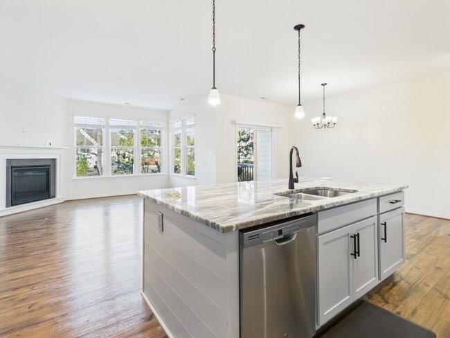 Building Photo - 6600 Wy Pt Dr