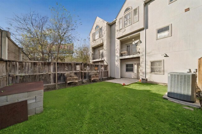 Building Photo - 5531 Cornish St