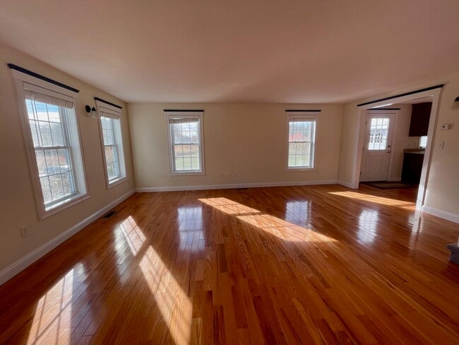 Building Photo - 27 Weare Rd