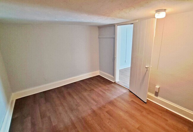 Building Photo - 516 Main St