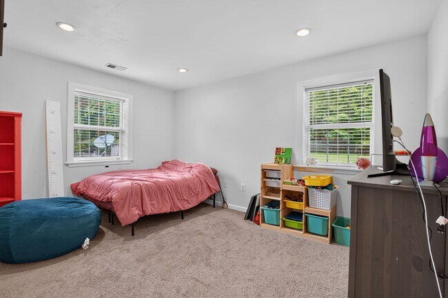 Building Photo - 4725 Springbrook Dr