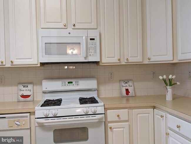 Building Photo - 252 Brinley Dr