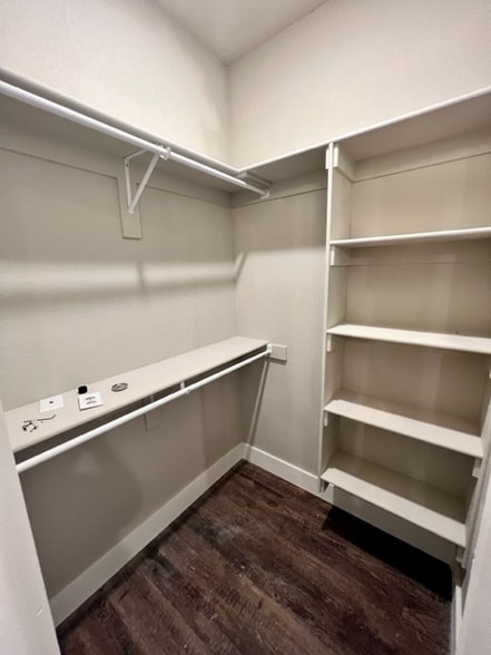 Building Photo - 2735 S Olive Ct