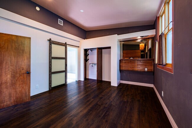 Building Photo - 3600 Cerrillos Rd