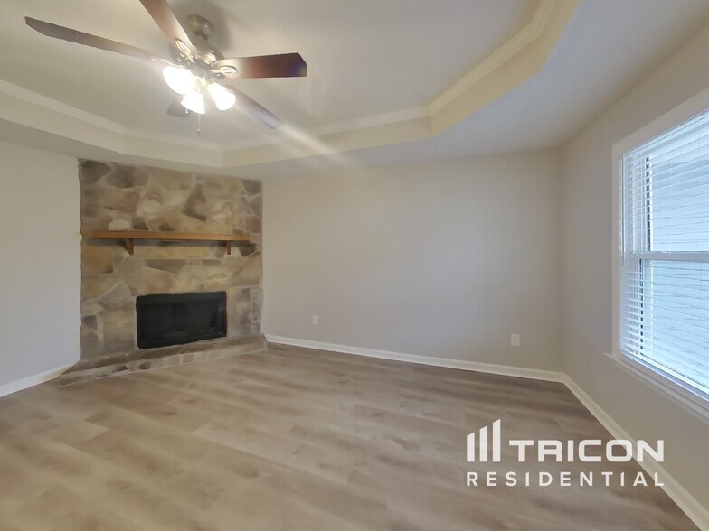 Building Photo - 362 Park Ct N