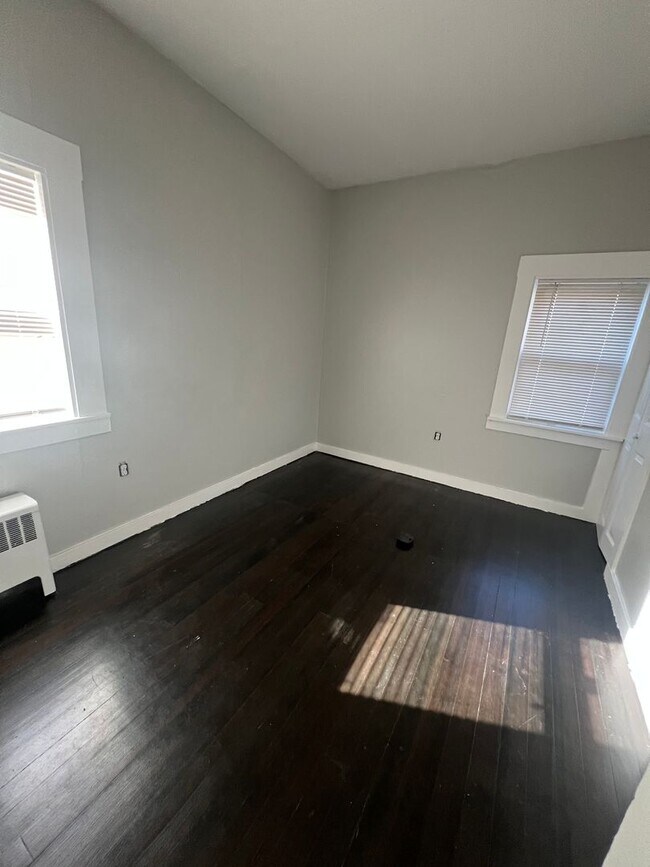 Building Photo - 77 Bailey St