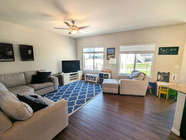 Building Photo - Gorgeous 4 Bedroom 2.5 Bath Home in Bradley Ranch