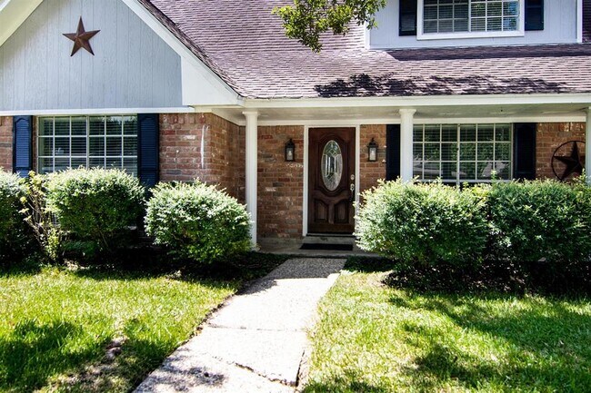 Building Photo - 505 Heathgate Dr