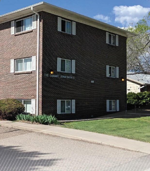 Primary Photo - Summit Apartments