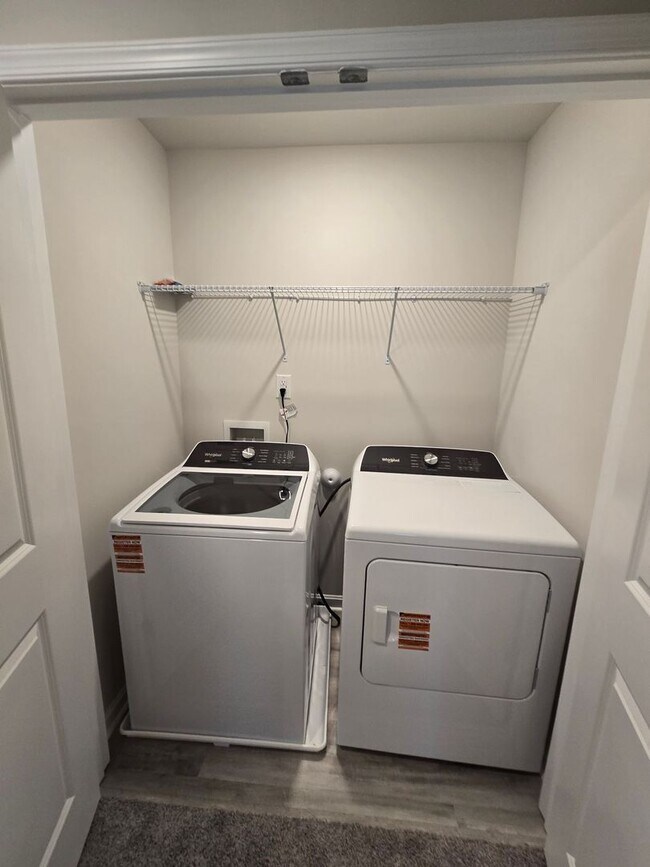 Building Photo - BRAND NEW 3 BEDROOM TOWNHOUSE IN PRINCE GEORGE